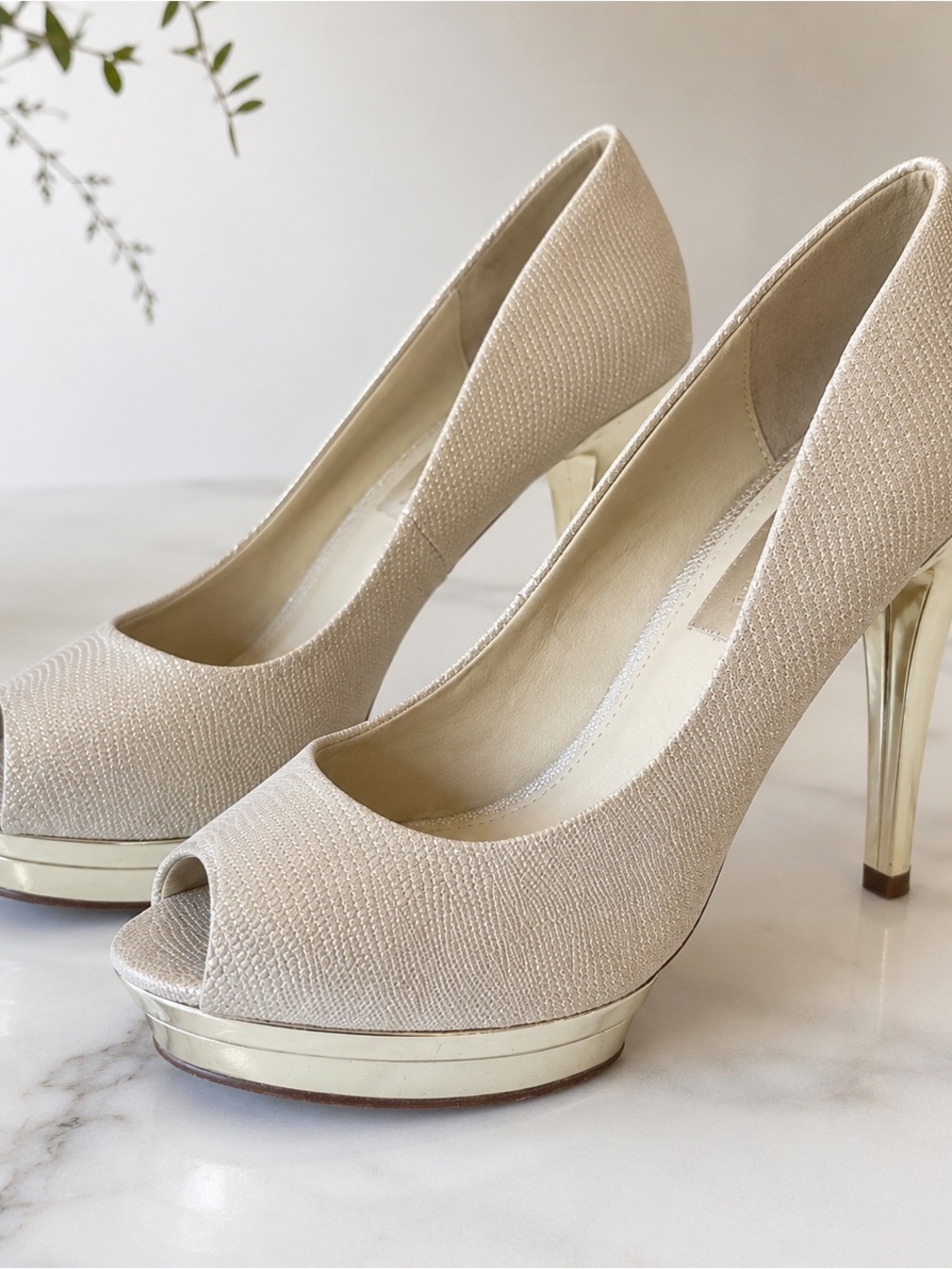 BCBGMAXAZRIA Champagne Metallic Peep Toe Platform Heels | Size 6